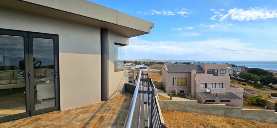 4 Bedroom Property for Sale in Perlemoenbaai Western Cape